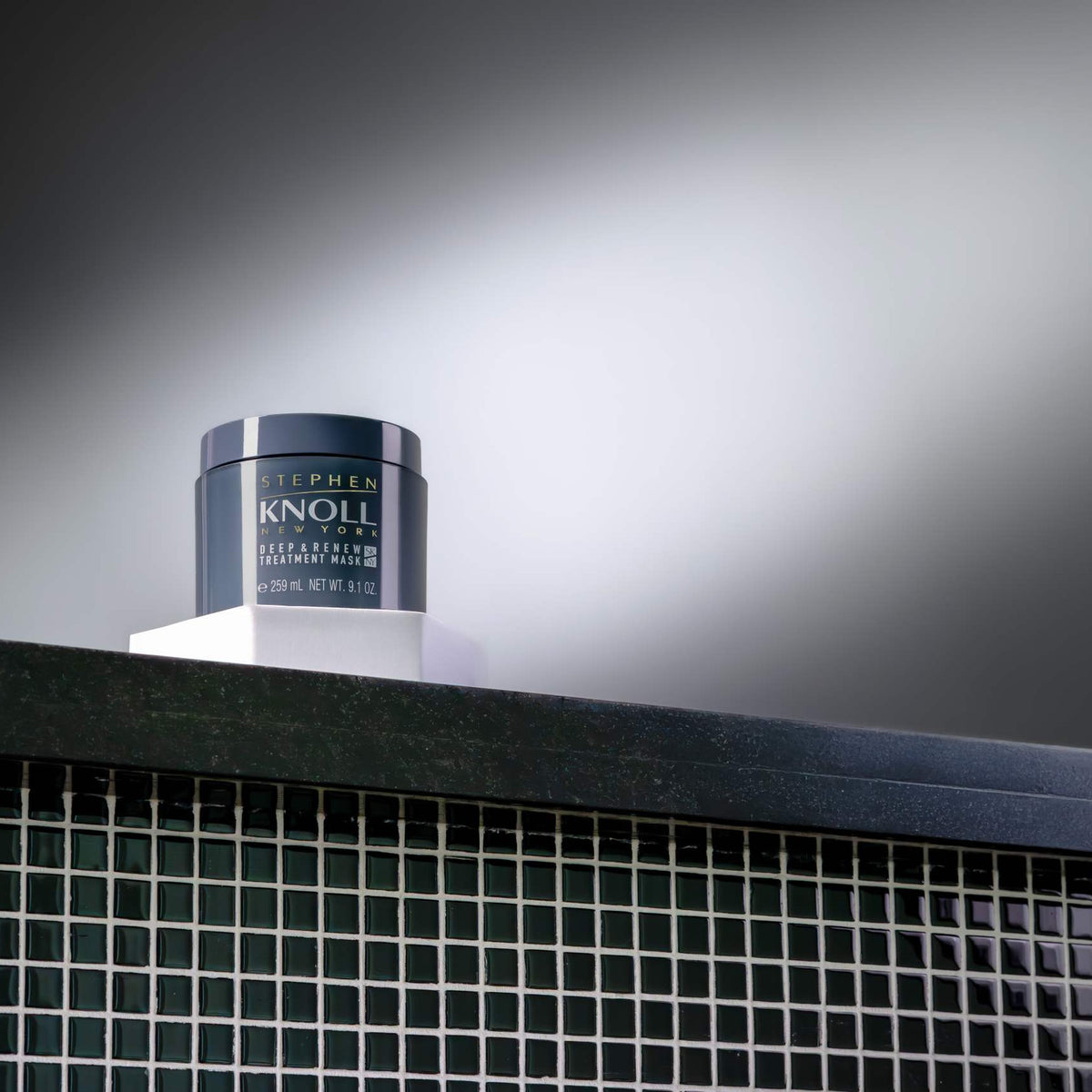 Stephen Knoll Deep & Renew Treatment Mask, 259 ml jar, studio shot