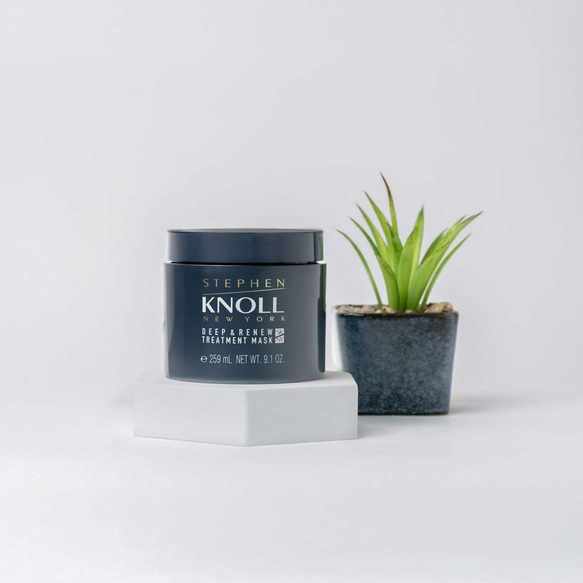 Stephen Knoll Deep & Renew Treatment Mask, 259 ml jar, studio shot