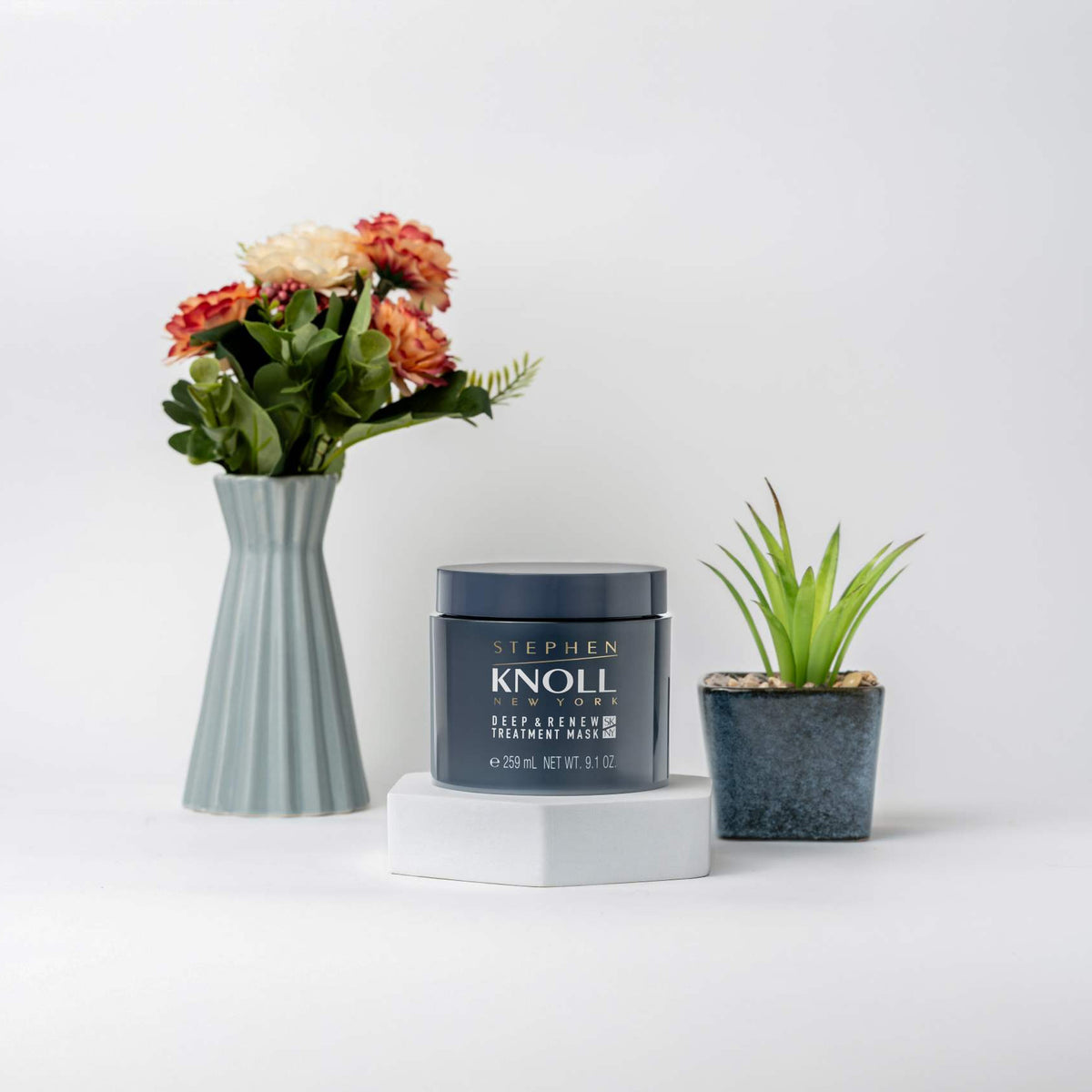 Stephen Knoll Deep & Renew Treatment Mask, 259 ml jar, studio shot
