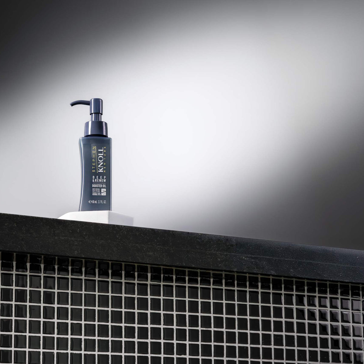 Stephen Knoll Deep & Renew Booster Oil, 80 ml bottle, studio shot